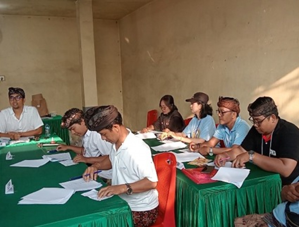 Kegiatan Proses Pemungutan Suara di TPS Banjar Tegeh Pada Pilkada Serentak 2024